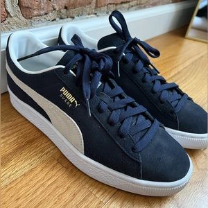 Puma Men’s Suede Classic XXI size 7 navy blue and white